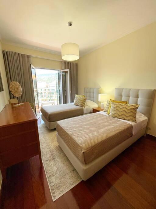 Seaview Apartment Walking To The Beach ฟุงชาล ภายนอก รูปภาพ
