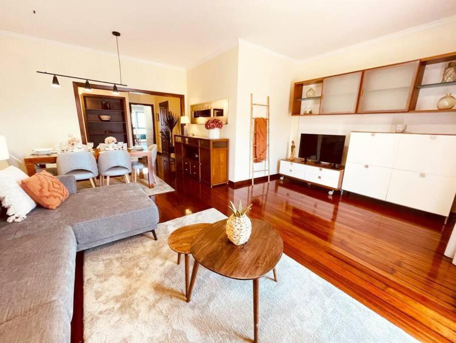 Seaview Apartment Walking To The Beach ฟุงชาล ภายนอก รูปภาพ
